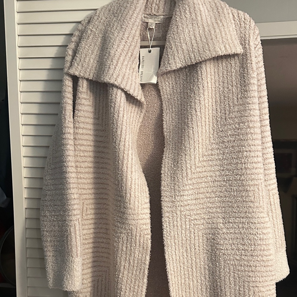 Barefoot Dreams Cream Cardigan
New with tags